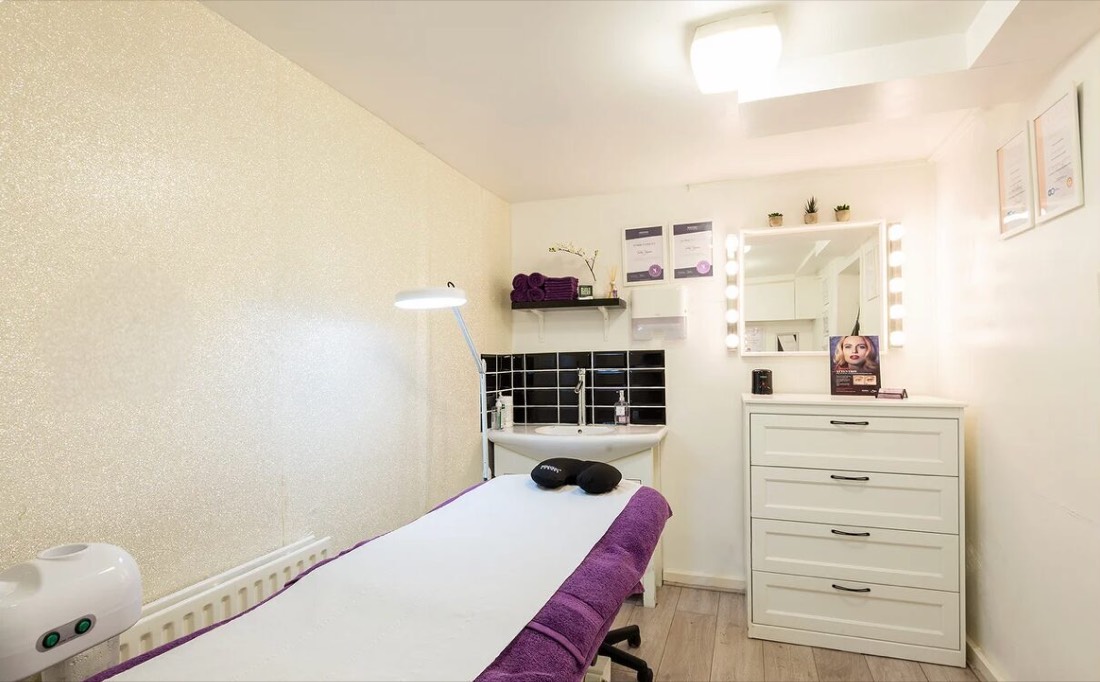 The treatment room: couch, lamp, basin and mirror